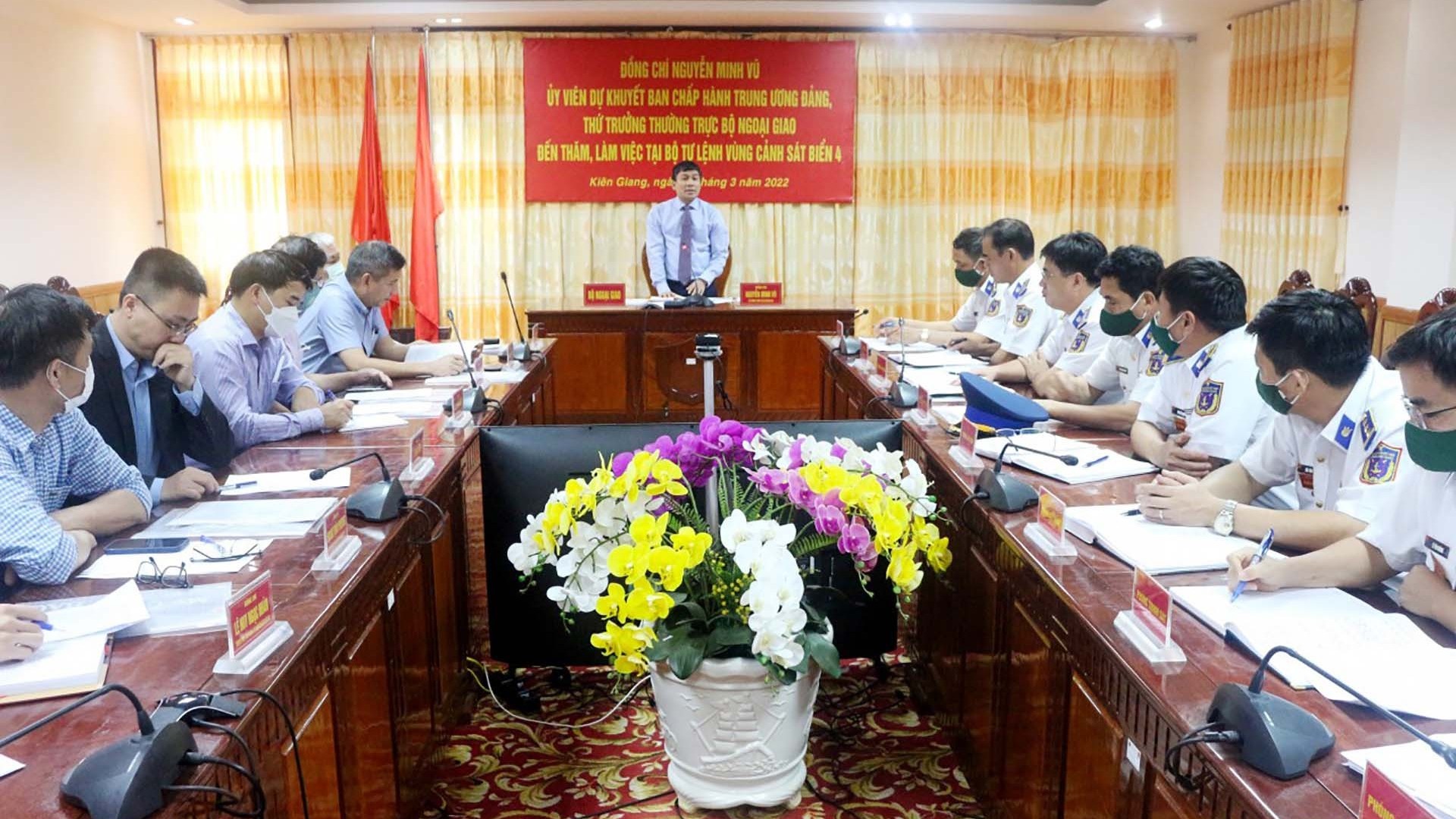 Đoàn công tác Bộ Ngoại giao thăm và làm việc tại Bộ tư lệnh Vùng Cảnh sát biển 4