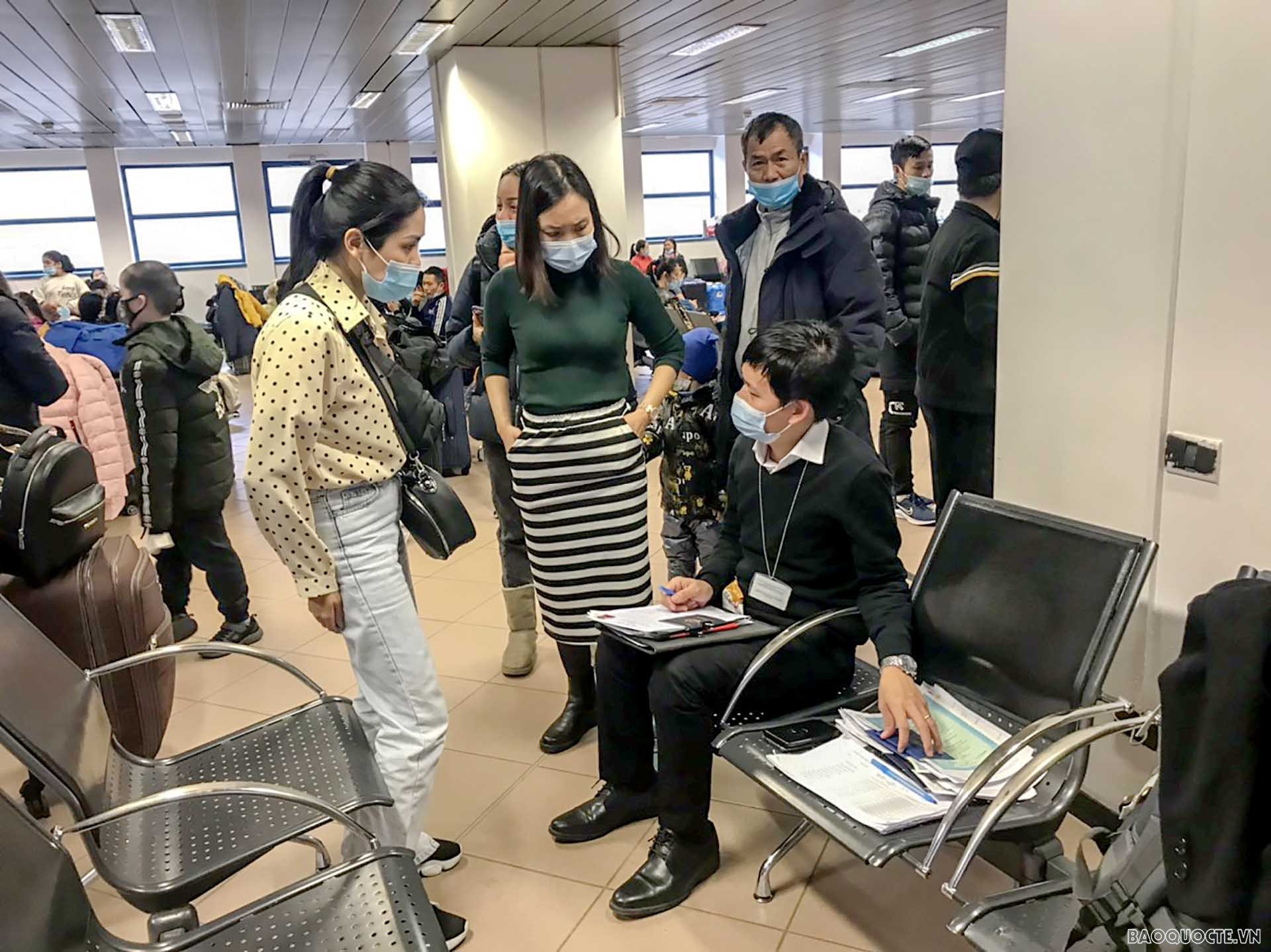 Cập nhật tình hình bảo hộ công dân tại sân bay quốc tế Henri Coandă, Bucharest, Romania Cập nhật tình hình bảo hộ công dân tại sân bay quốc tế Henri Coandă, Bucharest, Romania