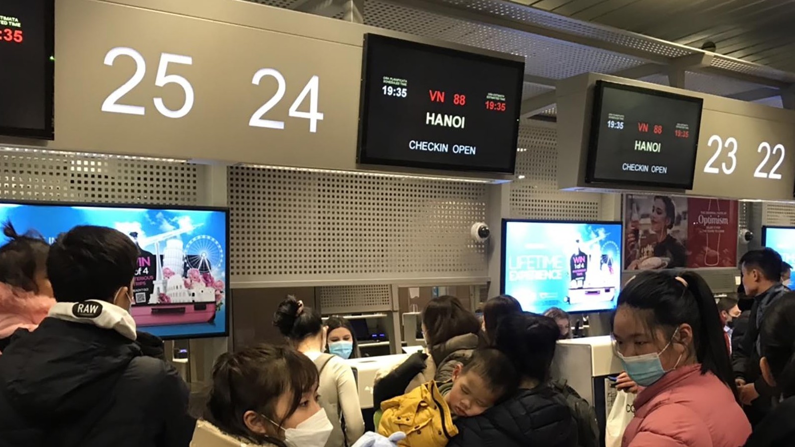 12 tiếng của người Việt ở Ukraine trước khi lên chuyến bay sơ tán đầu tiên