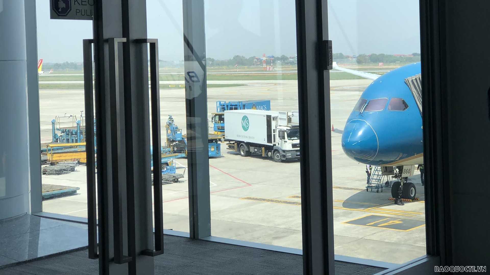 Đón tiếp khách cấp cao nước ngoài quá cảnh