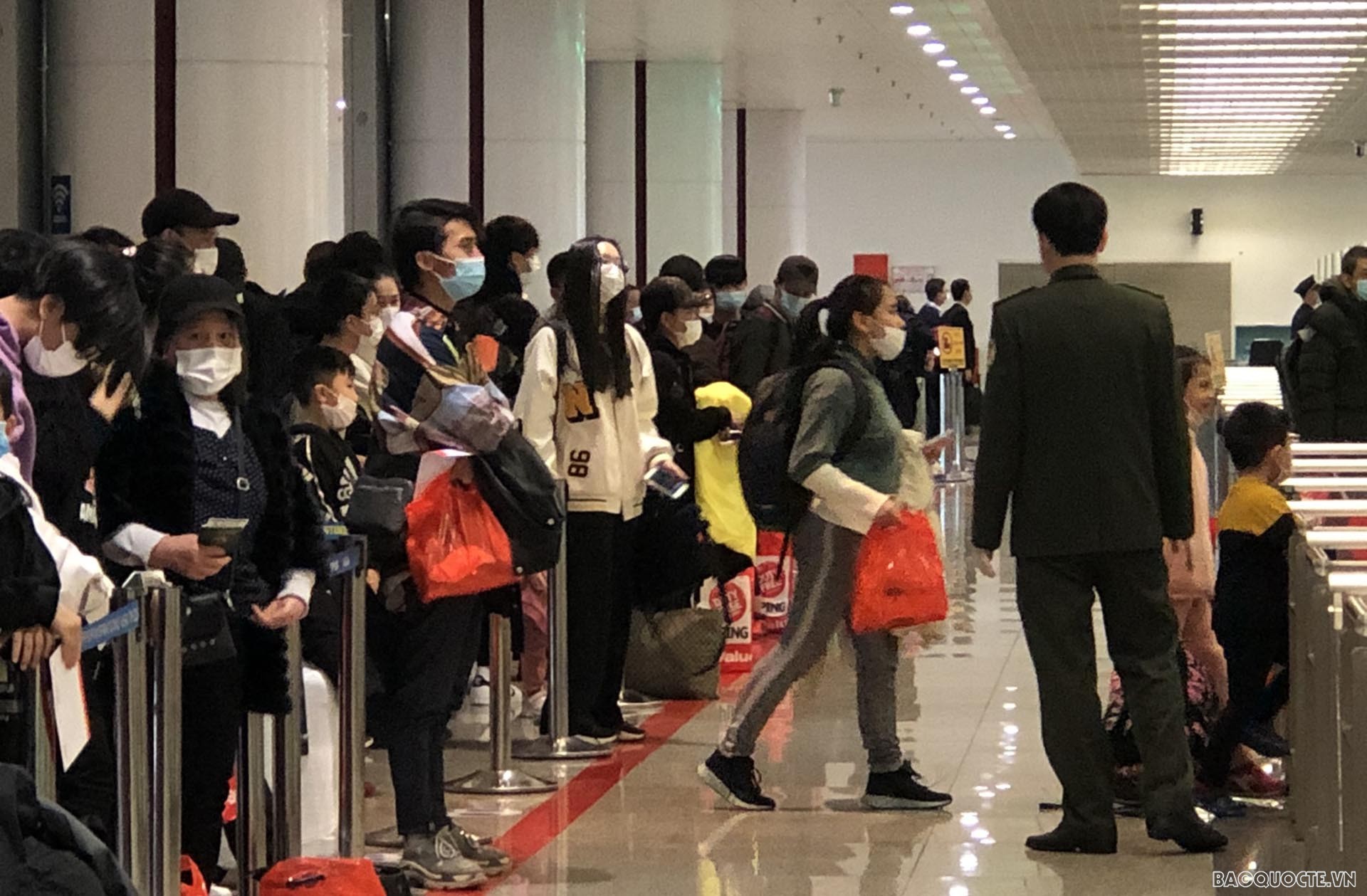 Cập nhật. Nỗ lực không ngừng nghỉ trong bảo hộ công dân Việt Nam ở Ukraine Cập nhật. Nỗ lực không ngừng nghỉ trong bảo hộ công dân Việt Nam ở Ukraine