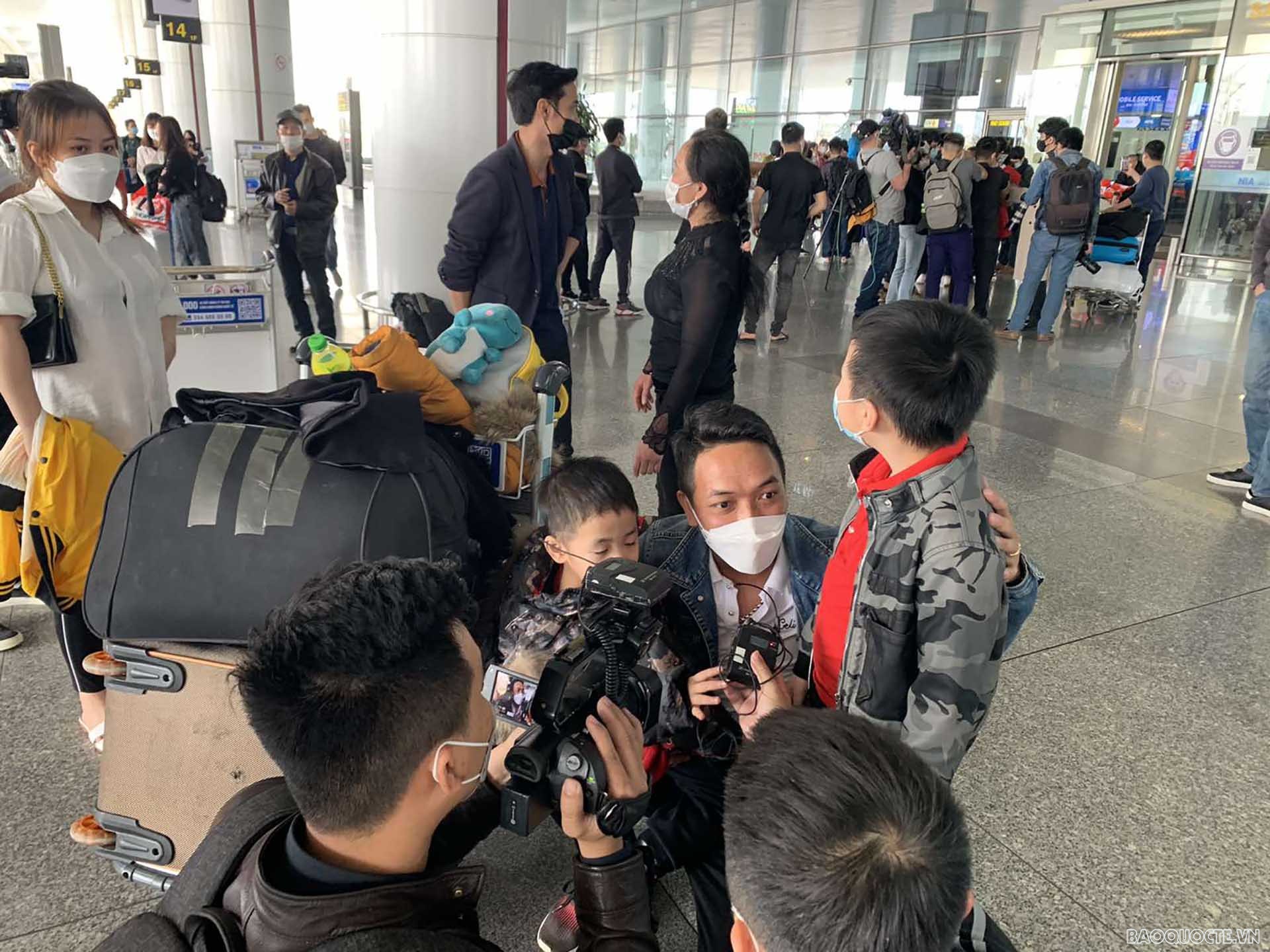 Cập nhật. Nỗ lực không ngừng nghỉ trong bảo hộ công dân Việt Nam ở Ukraine Cập nhật. Nỗ lực không ngừng nghỉ trong bảo hộ công dân Việt Nam ở Ukraine