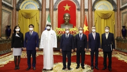 Chủ tịch nước Nguyễn Xuân Phúc tiếp Đại sứ các nước trình Quốc thư