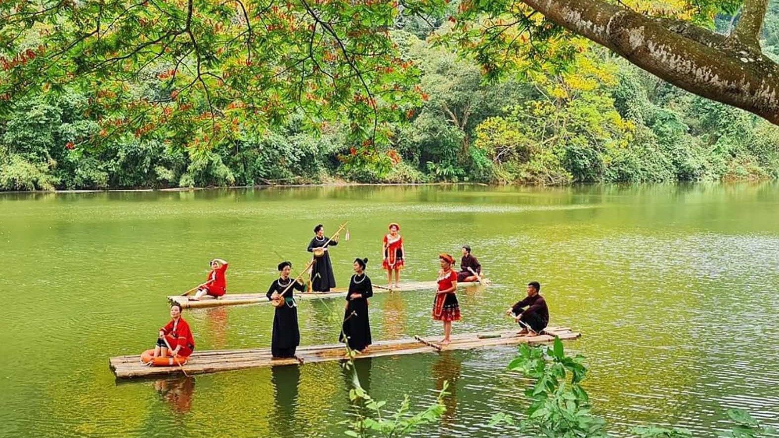 Du lịch vượt khó thời Covid-19