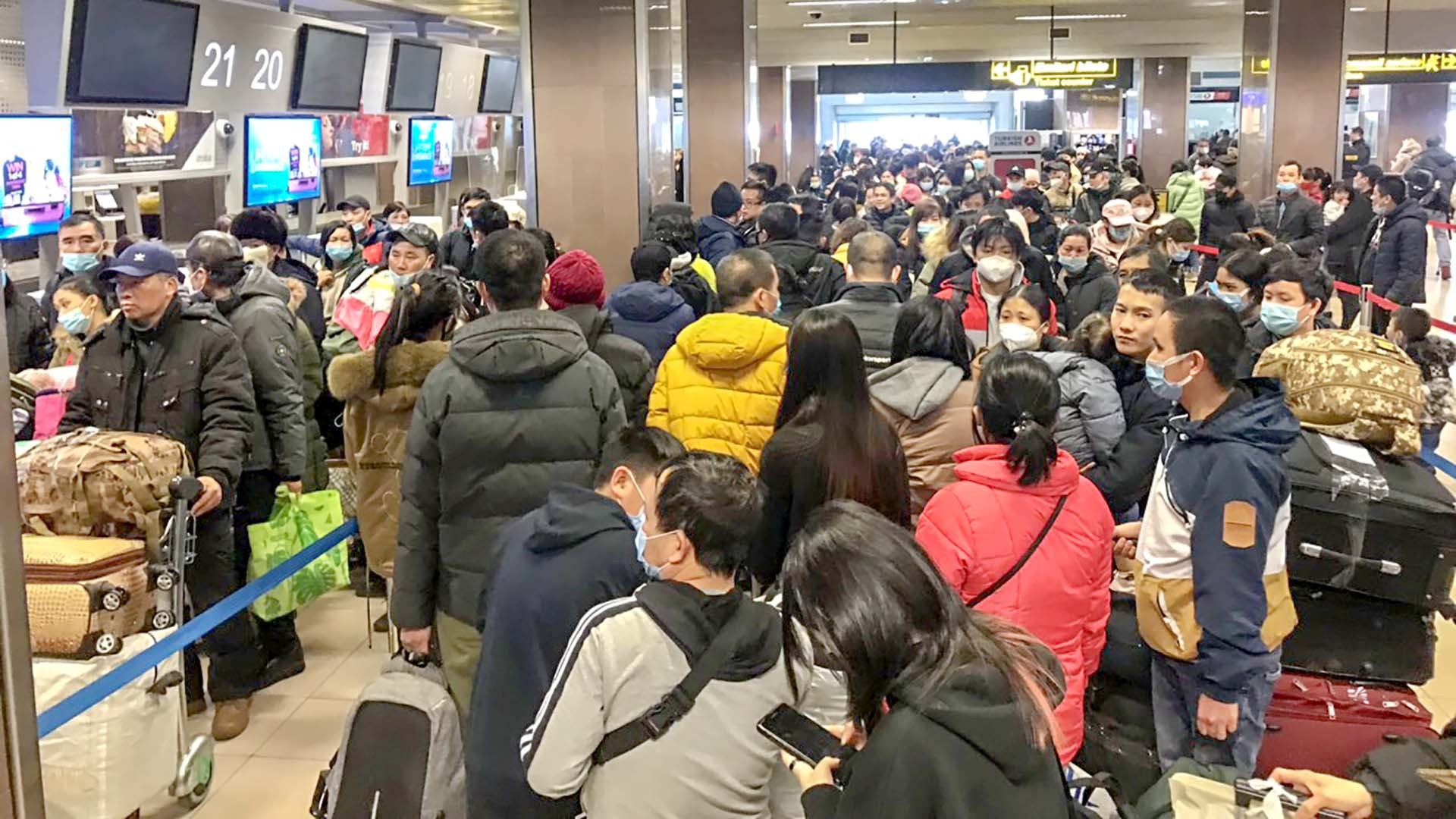 Cập nhật. Hai chuyến bay sơ tán công dân Việt Nam ở Ukraine về đến Hà Nội sáng 13/3 Cập nhật. Hai chuyến bay sơ tán công dân Việt Nam ở Ukraine về đến Hà Nội sáng 13/3