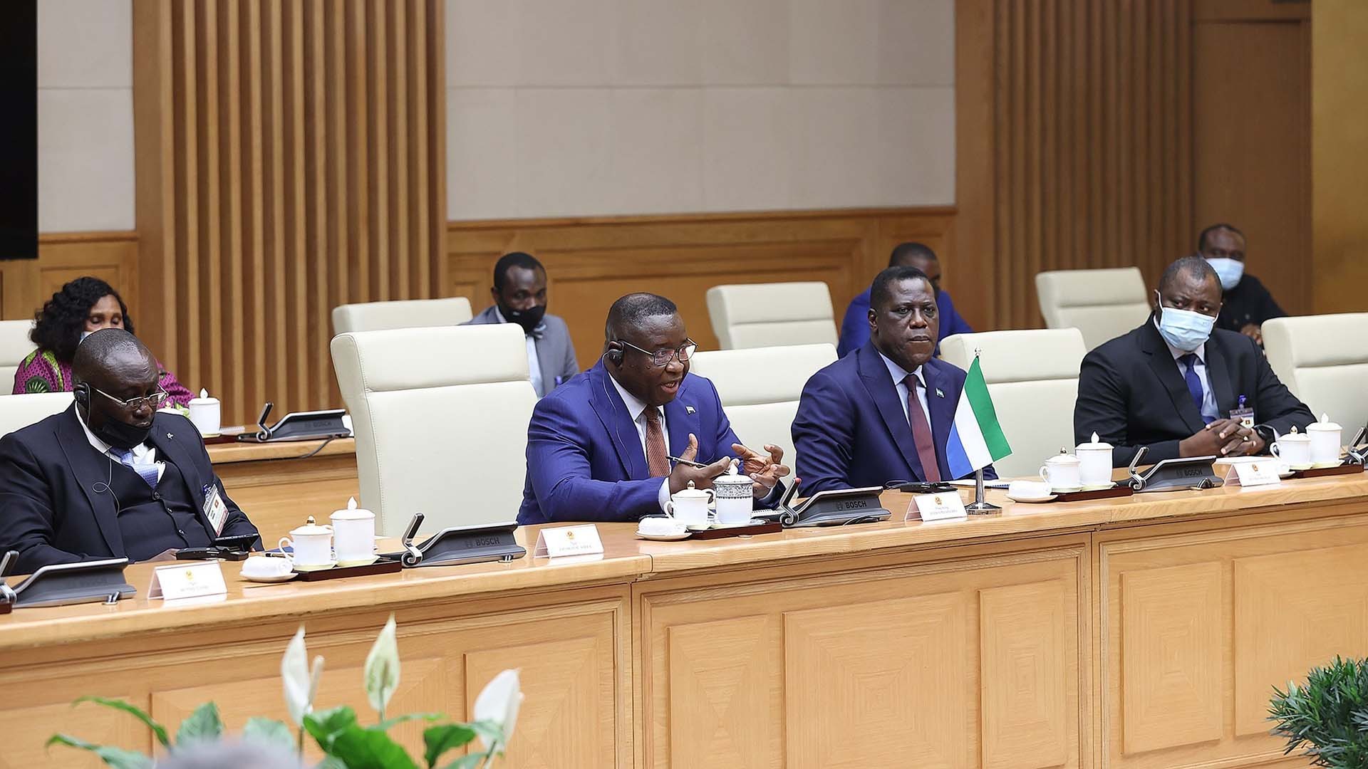 Tổng thống Cộng hòa Sierra Leone Julius Maada Bio phát biểu tại cuộc hội kiến. (Nguồn: TTXVN)