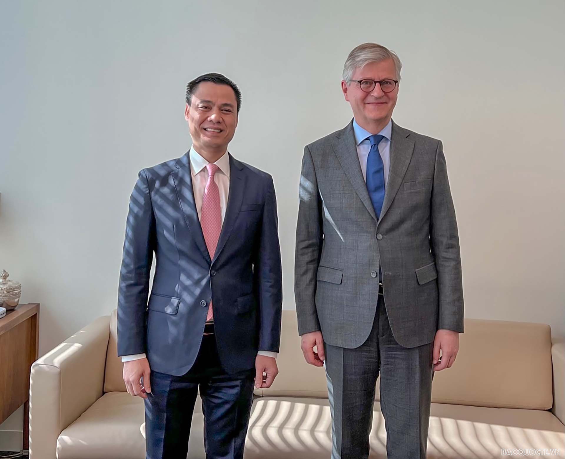 Đại sứ Đặng Hoàng Giang làm việc với Phó Tổng Thư ký Liên hợp quốc Jean-Pierre Lacroix phụ trách các hoạt động gìn giữ hòa bình. Đại sứ Đặng Hoàng Giang làm việc với Phó Tổng Thư ký Liên hợp quốc Jean-Pierre Lacroix phụ trách các hoạt động gìn giữ hòa bình.