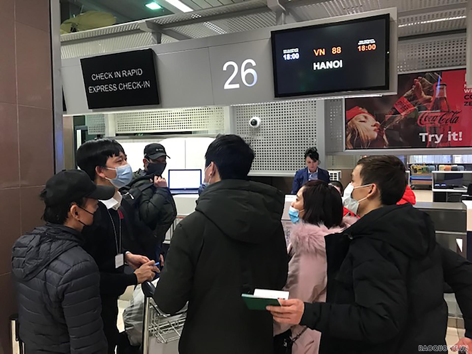 Chuyến bay mang số hiệu VN88 của Hãng hàng không Việt Nam chở 219 công dân Việt Nam và các thành viên gia đình về nước