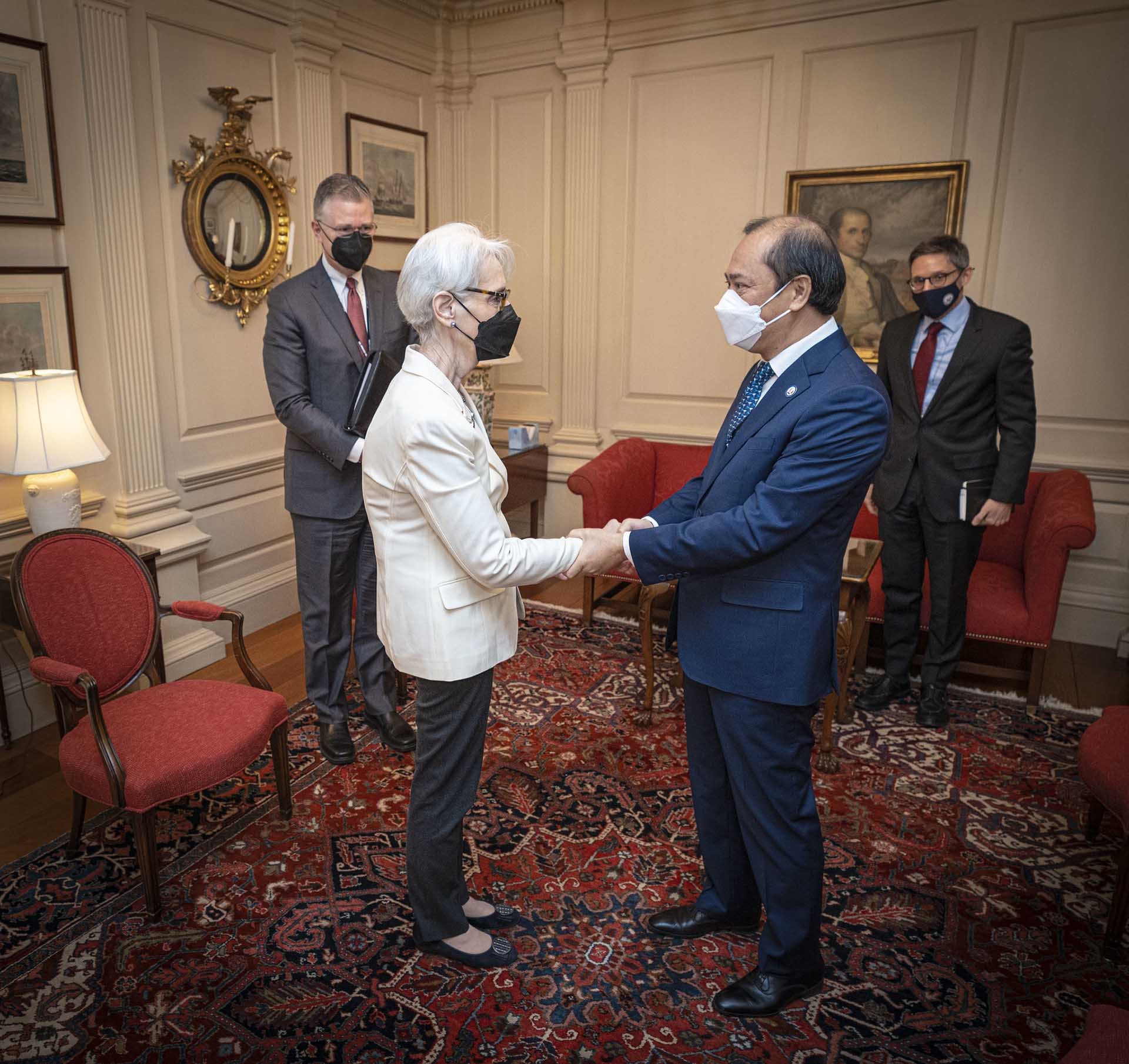 Đại sứ Nguyễn Quốc Dũng gặp Thứ trưởng thứ nhất Bộ Ngoại giao Hoa Kỳ Wendy Sherman,