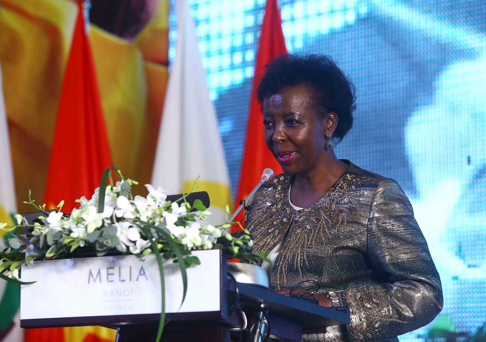 Tổng Thư ký Tổ chức Quốc tế Pháp ngữ Louise Mushikiwabo phát biểu tại Diễn đàn kinh tế cấp cao Việt Nam-Pháp ngữ. (Nguồn: TTXVN) Tổng Thư ký Tổ chức Quốc tế Pháp ngữ Louise Mushikiwabo phát biểu tại Diễn đàn kinh tế cấp cao Việt Nam-Pháp ngữ. (Nguồn: TTXVN)