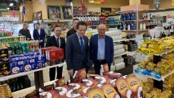 Đại sứ Đặng Minh Khôi thị sát tình hình kinh doanh của cộng đồng Việt Nam