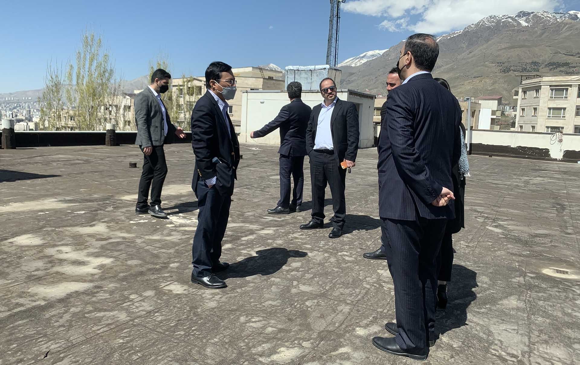 Đại sứ Lương Quốc Huy làm việc với Công ty Arang Sazpad Construction Co.