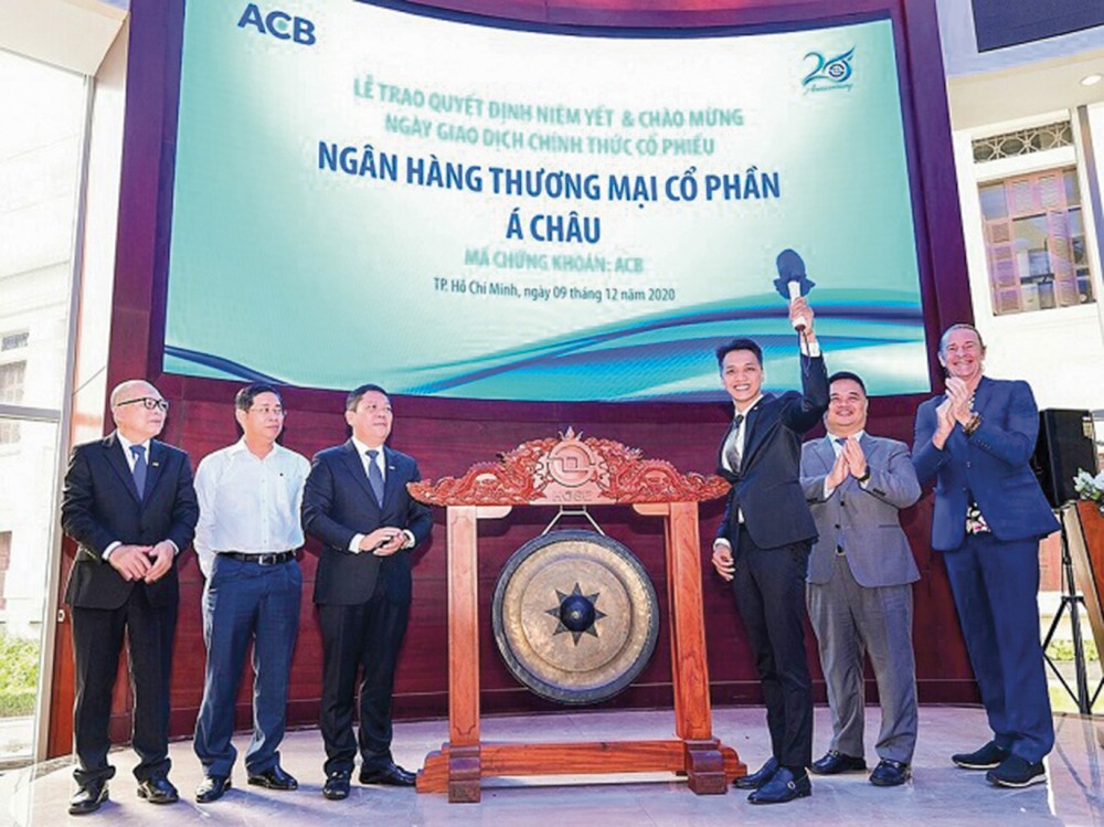 Cổ phiếu ACB sau khi niêm yết trên sàn HoSE hôm 9/12/2020 đã thu hút mạnh các NĐT ngoại. (Ảnh: Uyên Uyên)