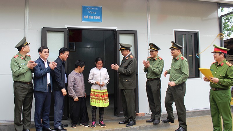 Niềm vui trong những ngôi nhà mới ở Mường Lát