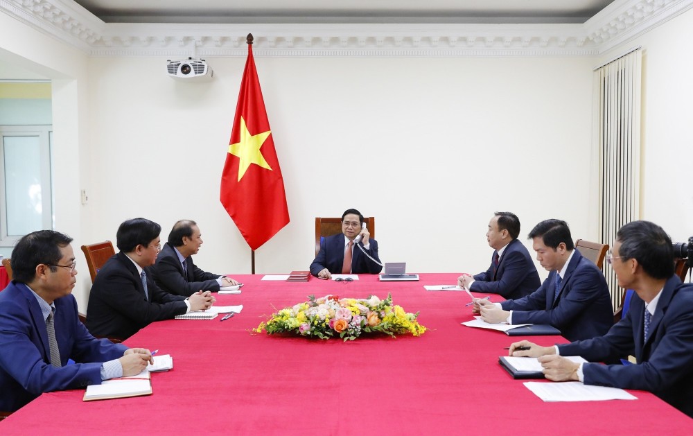 Thủ tướng Phạm Minh Chính điện đàm với Thủ tướng Singapore Lý Hiển Long