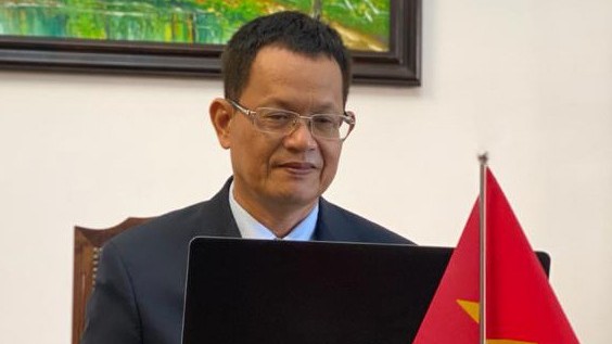 Duy trì trao đổi thường xuyên, định kỳ để củng cố và phát triển quan hệ Việt Nam-Uruguay