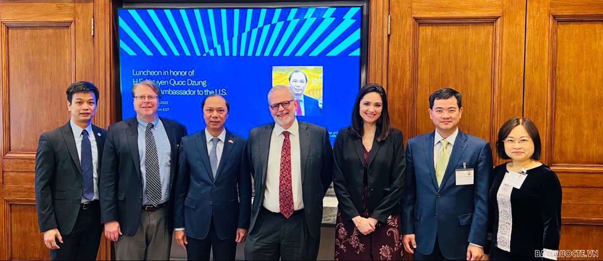 Đại sứ Nguyễn Quốc Dũng làm việc với Phòng Thương mại Hoa Kỳ và các doanh nghiệp thành viên Đại sứ Nguyễn Quốc Dũng làm việc với Phòng Thương mại Hoa Kỳ và các doanh nghiệp thành viên