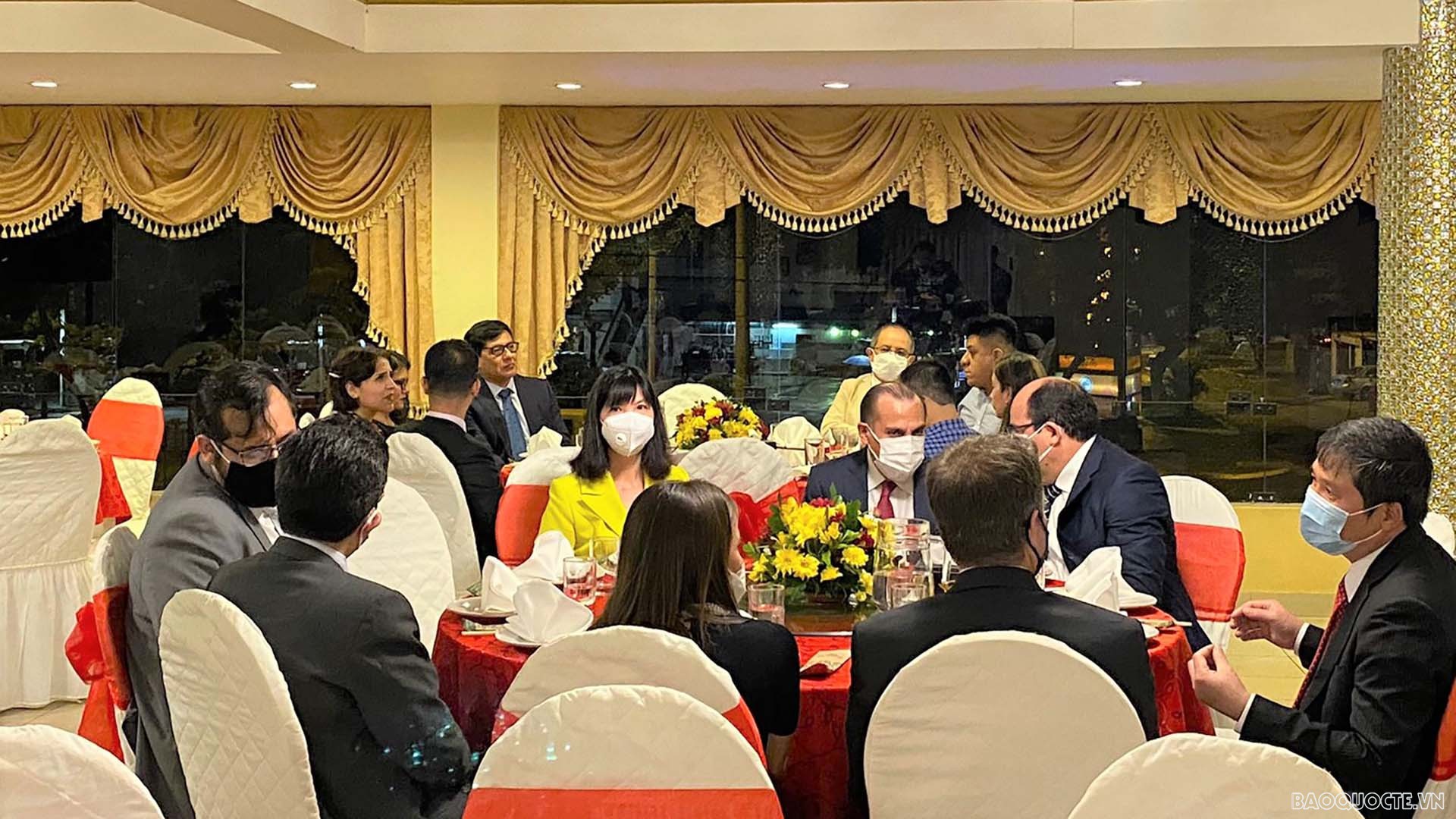 Đại sứ Phạm Thị Kim Hoa chủ trì tiệc chiêu đãi và giới thiệu ẩm thực Việt Nam đến đại diện các bộ, ngành và các doanh nghiệp Peru.