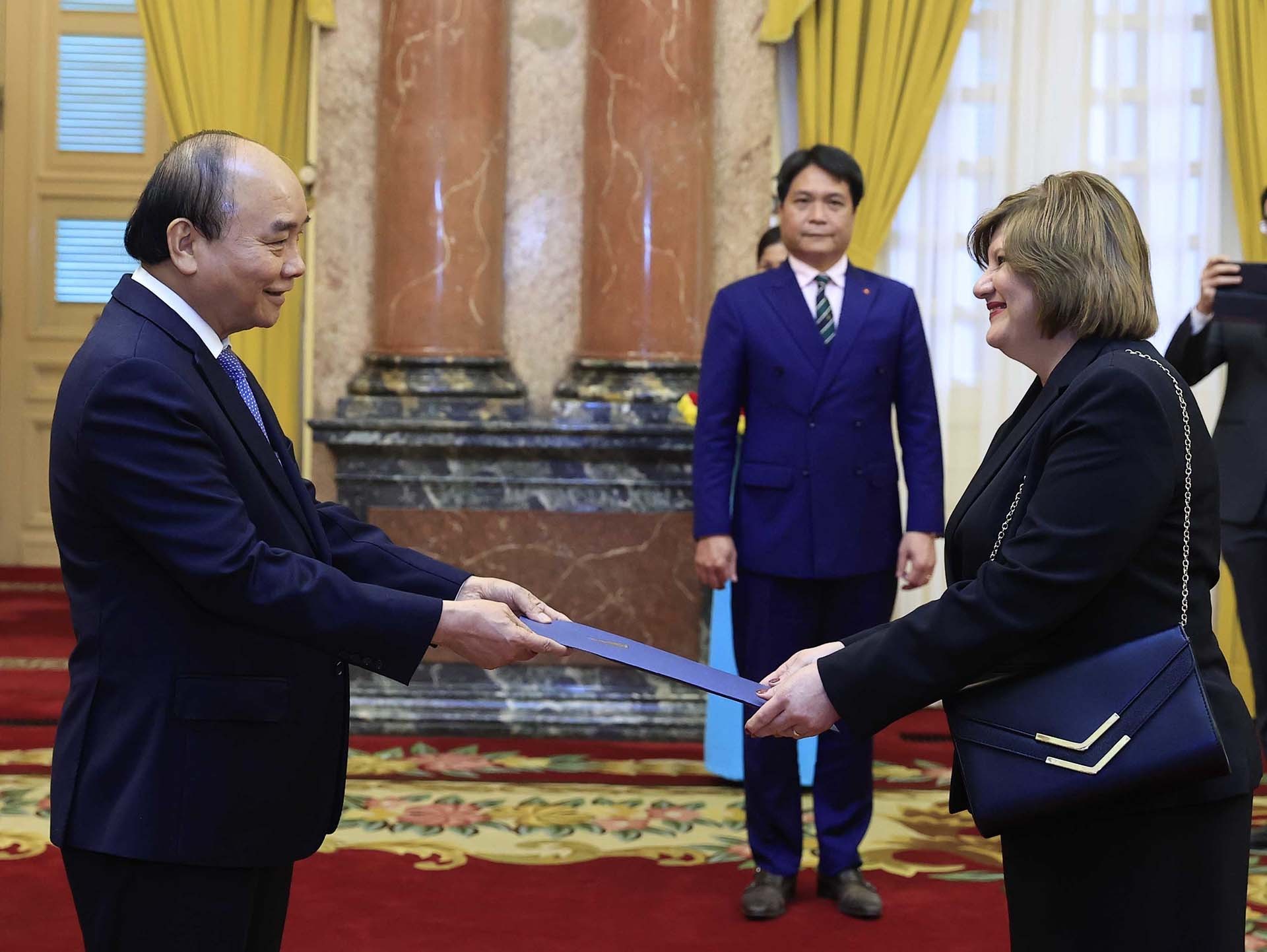 Chủ tịch nước Nguyễn Xuân Phúc tiếp Đại sứ Ai Cập, Belarus trình Quốc thư