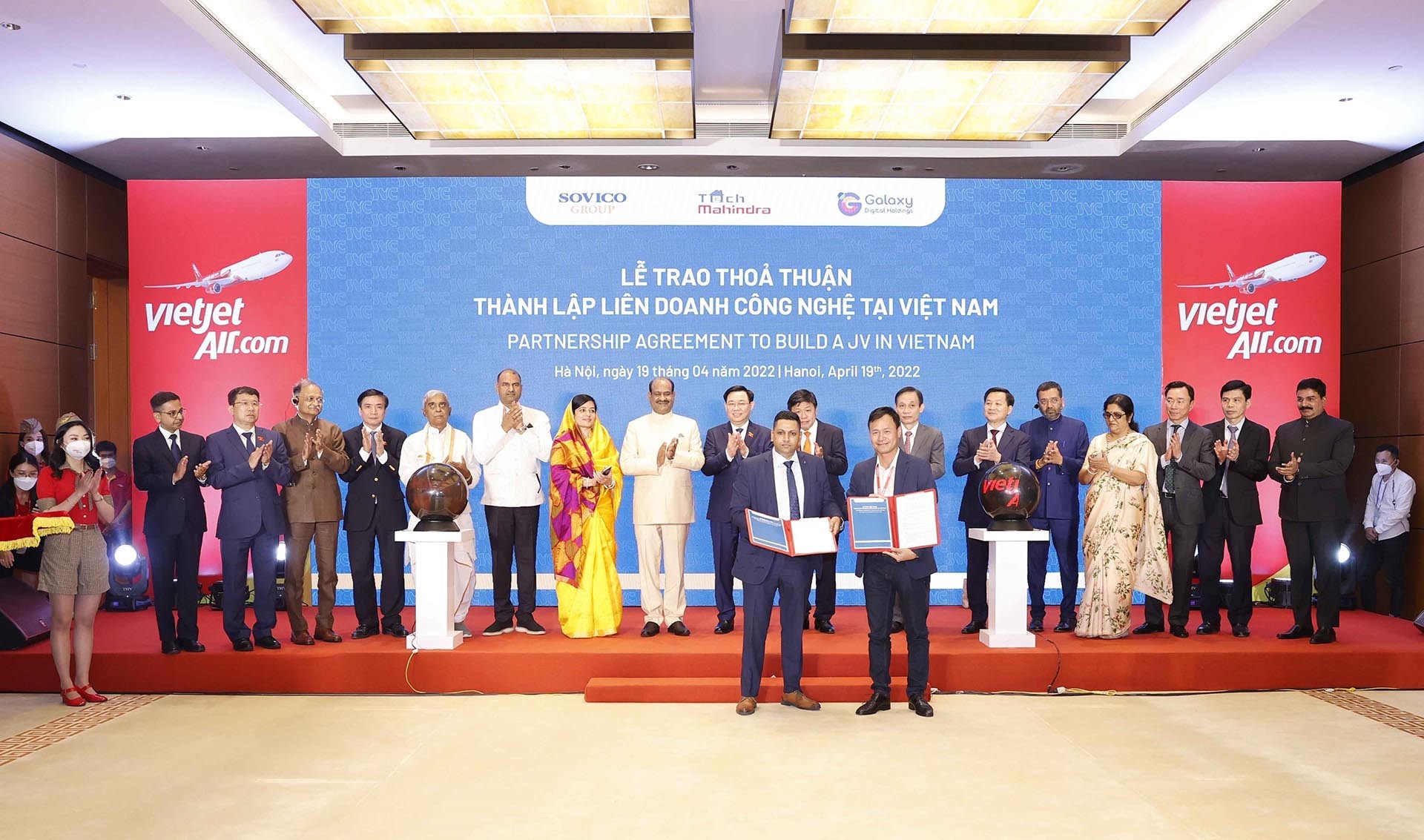 Chủ tịch Quốc hội Vương Đình Huệ và Chủ tịch Hạ viện Ấn Độ Om Birla chứng kiến Lễ công bố mở các đường bay mới đến Ấn Độ, ngày 19/4. (Nguồn: TTXVN) Chủ tịch Quốc hội Vương Đình Huệ và Chủ tịch Hạ viện Ấn Độ Om Birla chứng kiến Lễ công bố mở các đường bay mới đến Ấn Độ, ngày 19/4. (Nguồn: TTXVN)