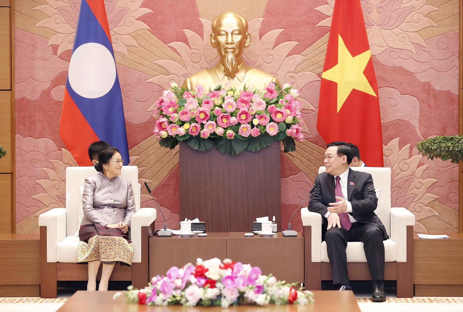 Chủ tịch Quốc hội Vương Đình Huệ tiếp Phó Chủ tịch nước CHDCND Lào Pany Yathotou. (Nguồn: TTXVN) Chủ tịch Quốc hội Vương Đình Huệ tiếp Phó Chủ tịch nước CHDCND Lào Pany Yathotou. (Nguồn: TTXVN)