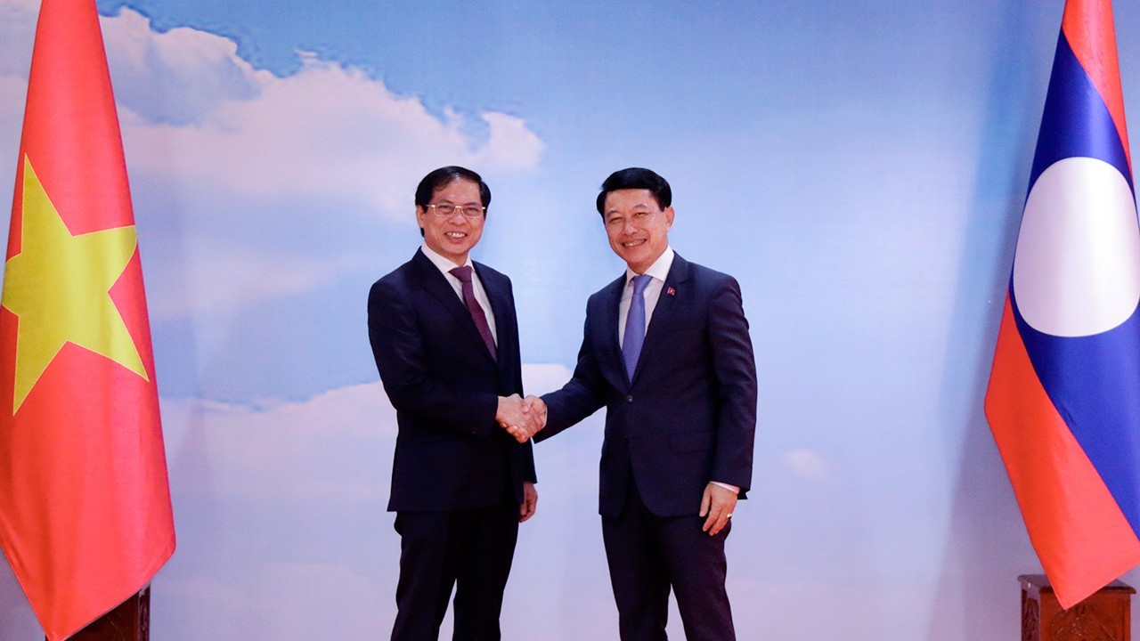 Bộ trưởng Bùi Thanh Sơn thăm chính thức Lào và đồng chủ trì Tham vấn thường niên cấp Bộ trưởng Ngoại giao Việt Nam-Lào lần thứ 9