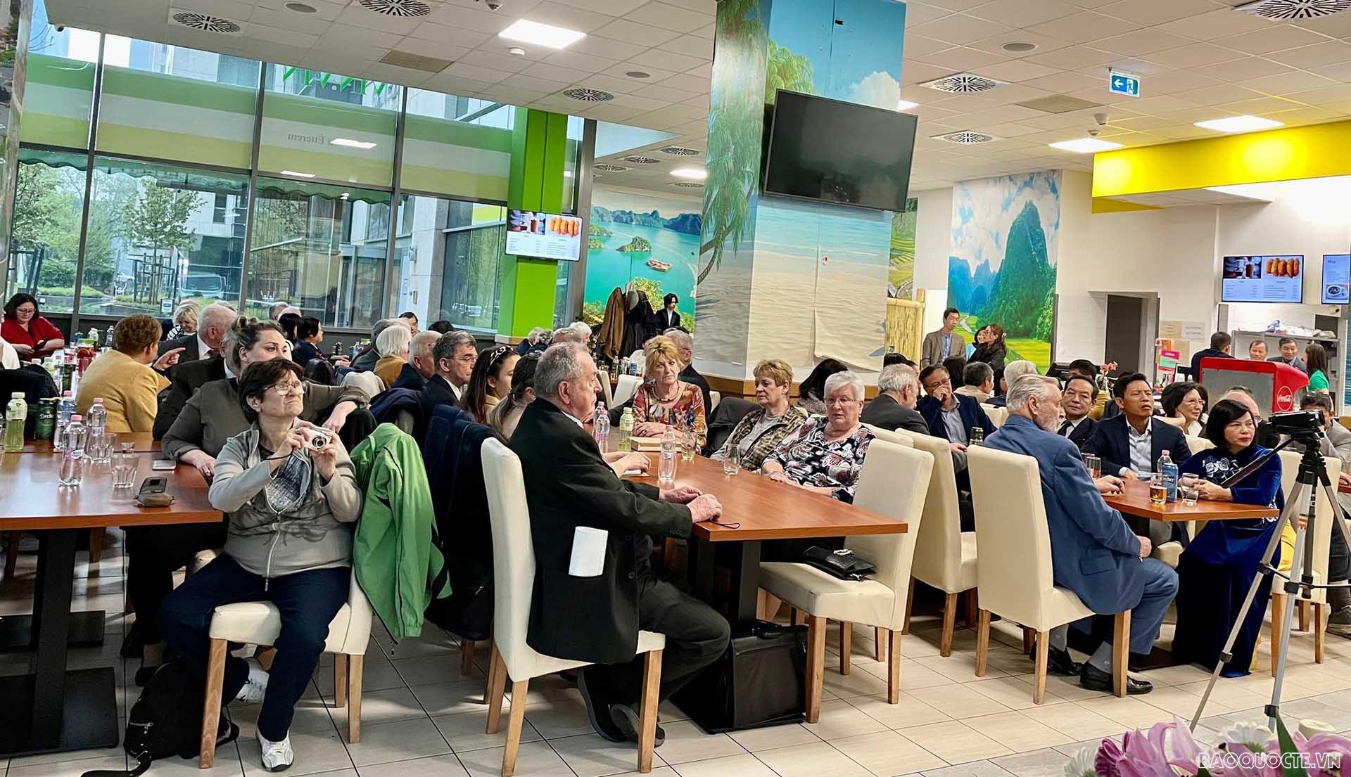 Gặp gỡ hữu nghị Việt Nam-Hungary nhân ngày Giải phóng miền Nam thống nhất đất nước