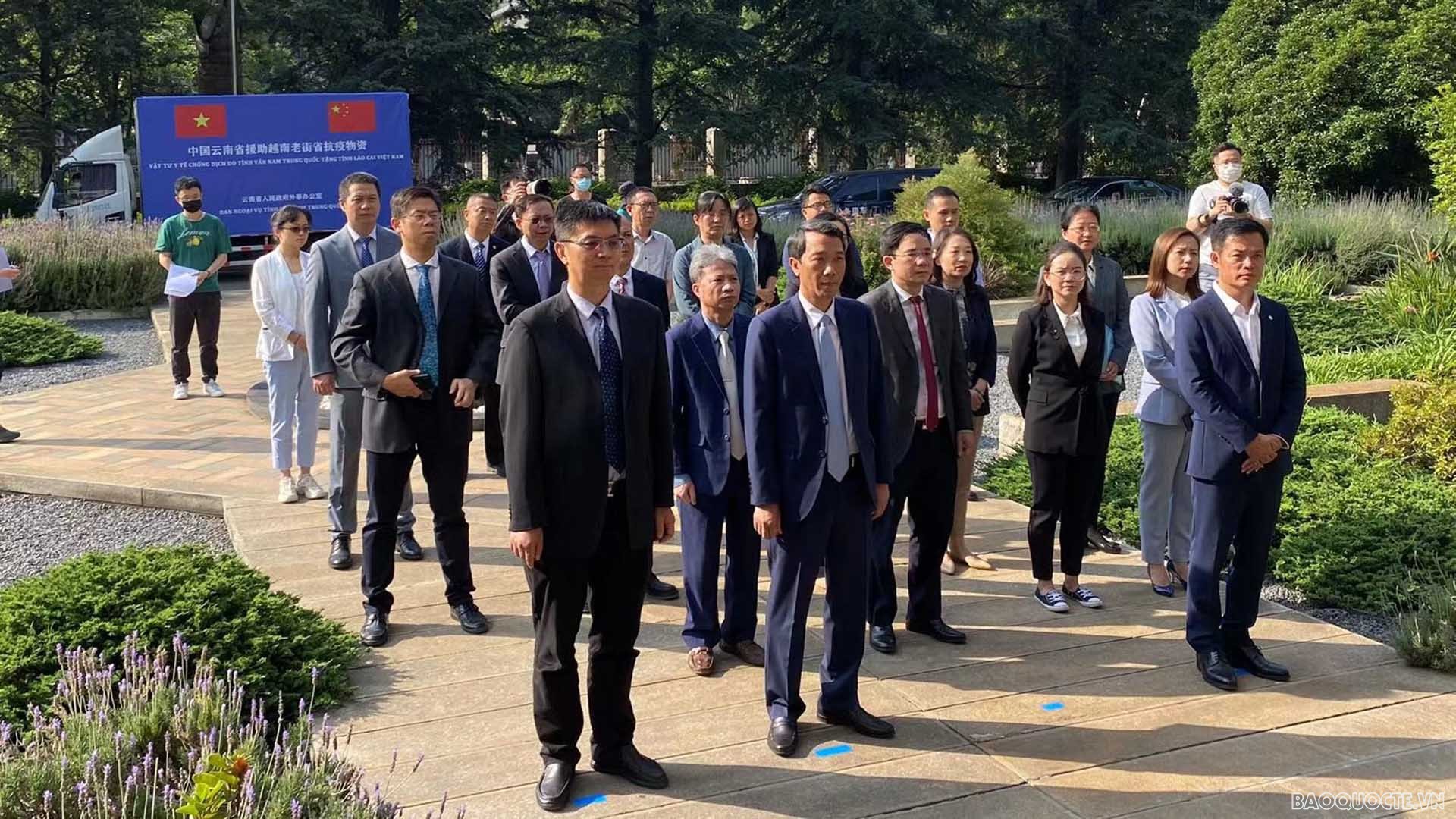 Tiếp nhận vật tư y tế do tỉnh Vân Nam, Trung Quốc trao tặng tỉnh Lào Cai