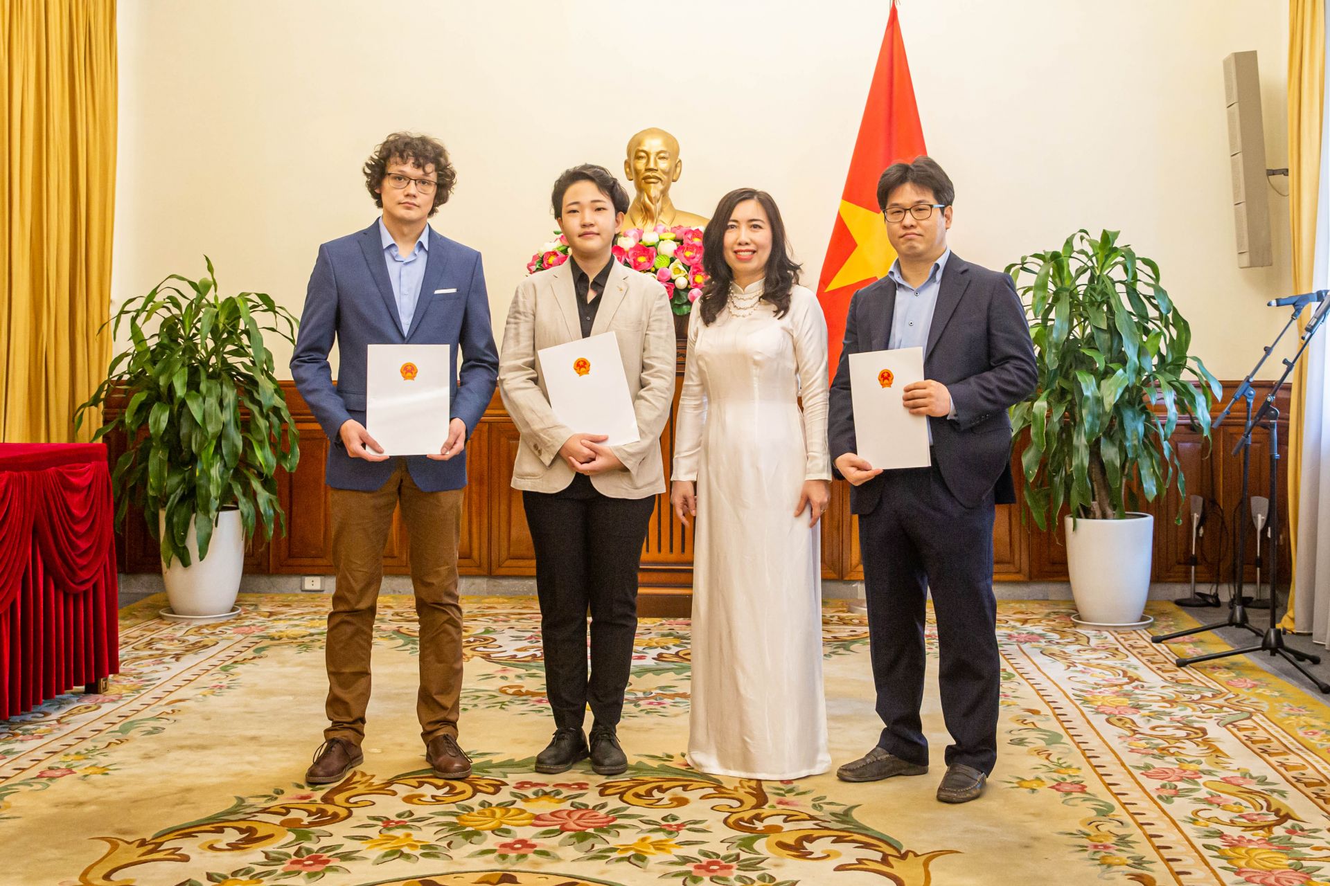 Trao Giấy phép thành lập Văn phòng thường trú cho một số cơ quan báo chí nước ngoài