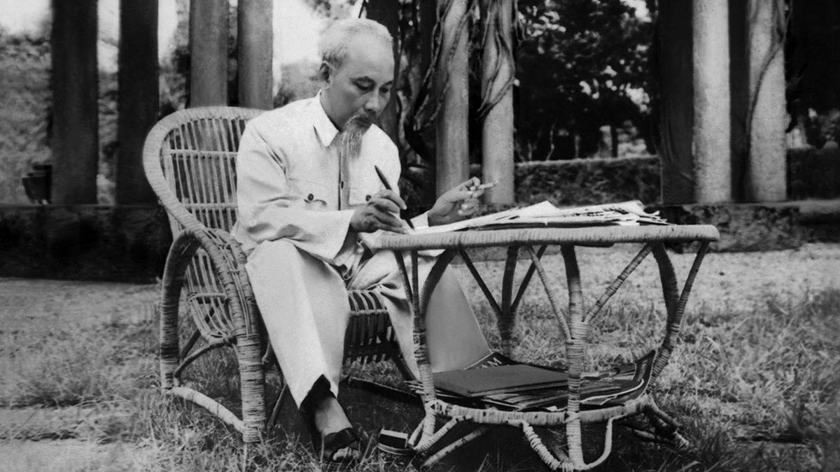 Kết luận của Bộ Chính trị về tiếp tục học tập và làm theo tư tưởng, đạo đức, phong cách Hồ Chí Minh