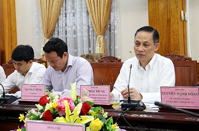 thu truong ngoai giao le hoai trung lam viec voi lanh dao tinh binh dinh