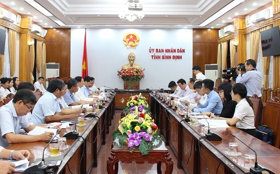 thu truong ngoai giao le hoai trung lam viec voi lanh dao tinh binh dinh