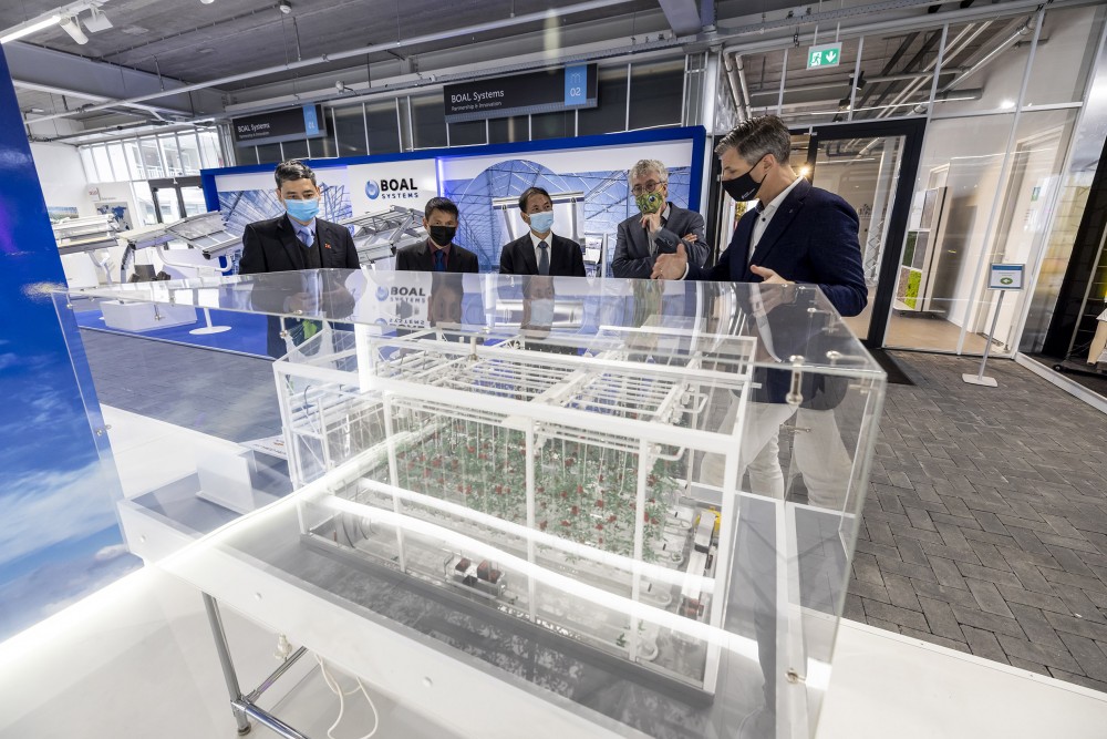 Đại sứ Việt Nam tại Hà Lan Phạm Việt Anh thăm một số doanh nghiệp thành viên Hiệp hội Hợp tác Trồng trọt Thương mại Hà Lan-Việt Nam Đại sứ Việt Nam tại Hà Lan Phạm Việt Anh thăm một số doanh nghiệp thành viên Hiệp hội Hợp tác Trồng trọt Thương mại Hà Lan-Việt Nam