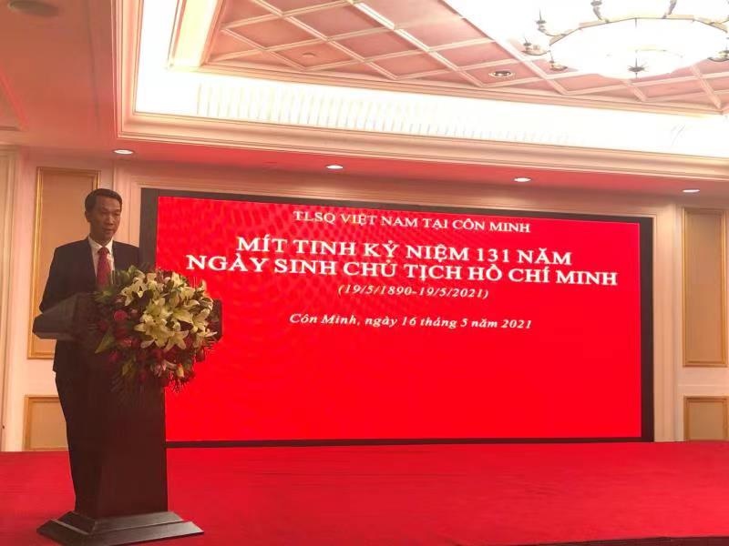 Tổng Lãnh sự Nguyễn Trung Hiếu phát biểu khai mạc Mít tinh kỷ niệm.