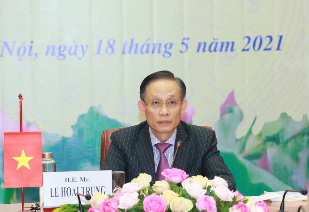 Đồng chí Lê Hoài Trung, Ủy viên Trung ương Đảng, Trưởng Ban Đối ngoại Trung ương chủ trì Hội nghị. (Nguồn: TTXVN) Đồng chí Lê Hoài Trung, Ủy viên Trung ương Đảng, Trưởng Ban Đối ngoại Trung ương chủ trì Hội nghị. (Nguồn: TTXVN)