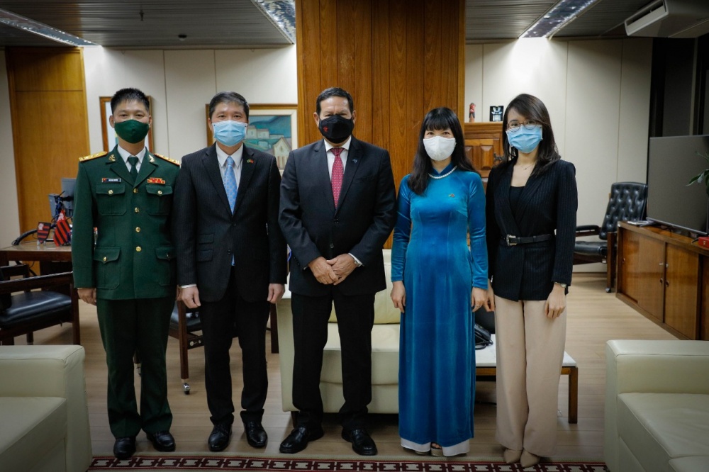 Đại sứ Phạm Thị Kim Hoa chào xã giao Phó Tổng thống Brazil