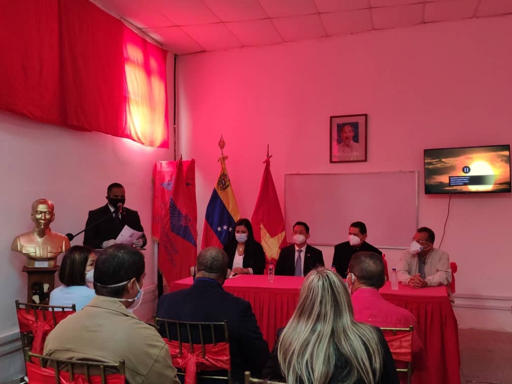 Đại sứ quán Việt Nam tại Venezuela đã khánh thành Không gian trưng bày tư liệu, hình ảnh về Chủ tịch Hồ Chí Minh và đất nước, con người Việt Nam tại trường Đại học Rómulo Gallegos,