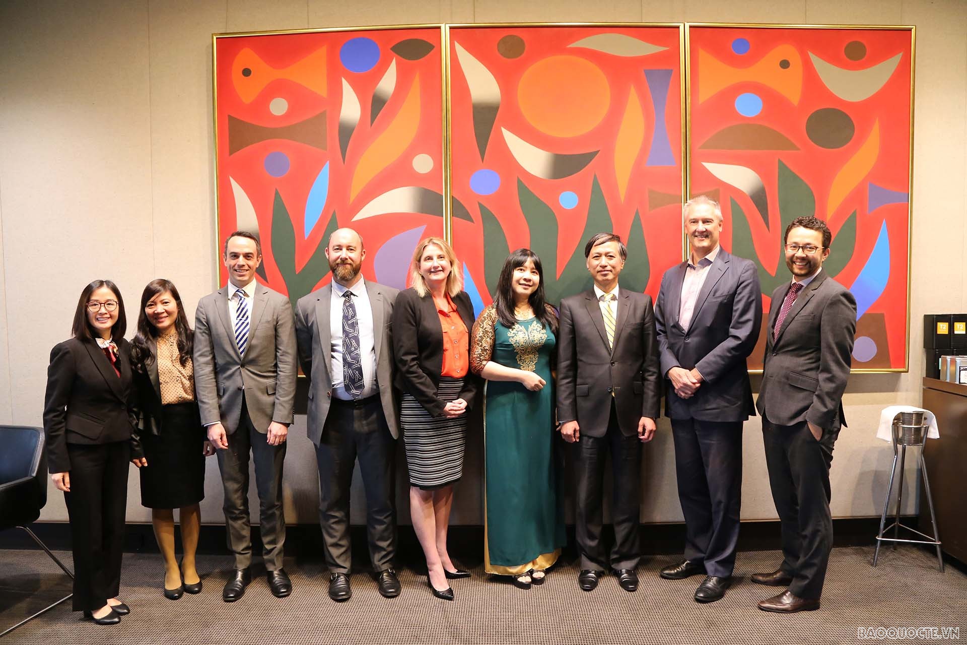 Đại sứ Nguyễn Tất Thành làm việc với Cơ quan đầu tư bang New South Wales.