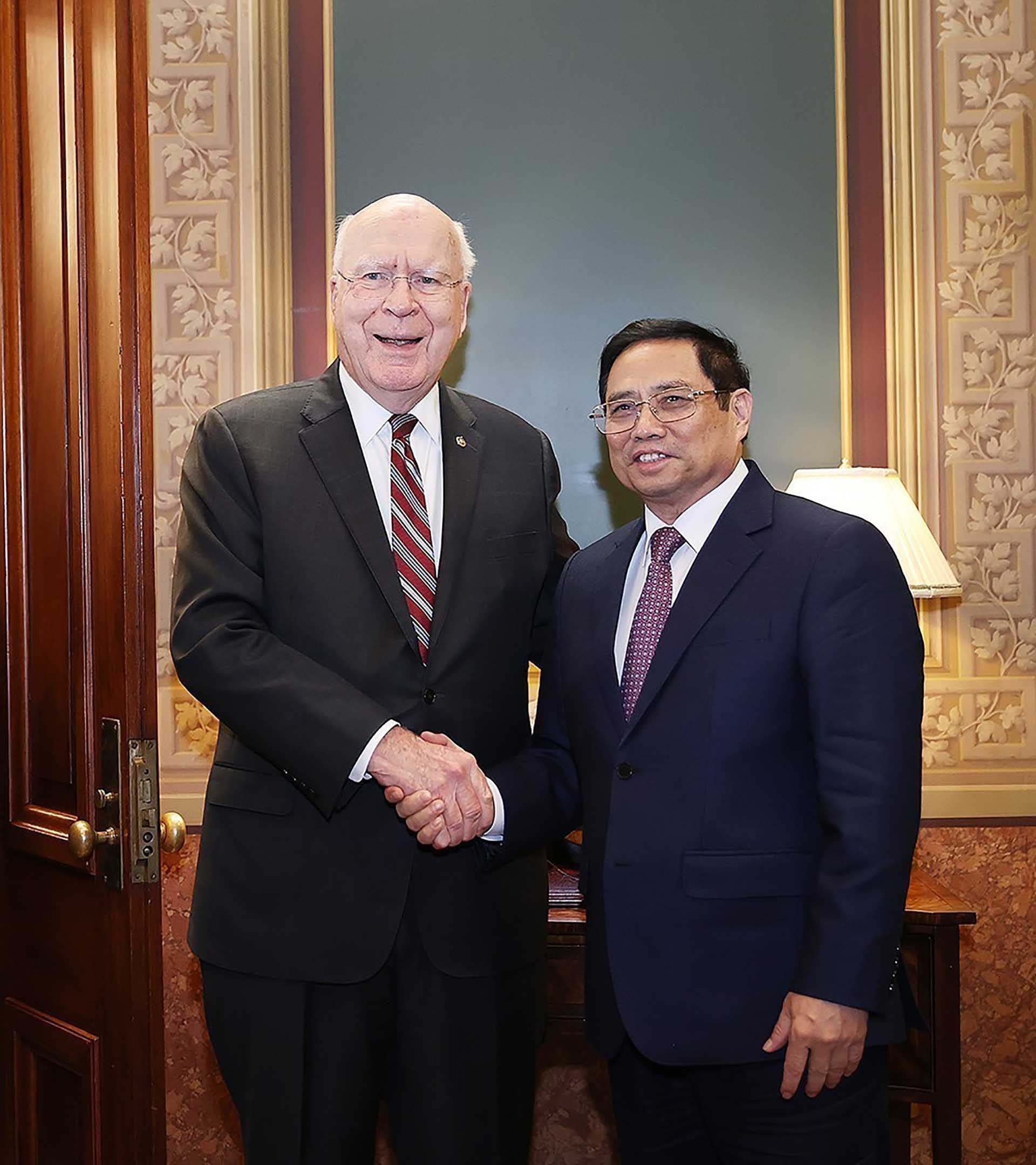 Thủ tướng Phạm Minh Chính gặp Chủ tịch thường trực Thượng viện Patrick Leahy. (Nguồn: TTXVN) Thủ tướng Phạm Minh Chính gặp Chủ tịch thường trực Thượng viện Patrick Leahy. (Nguồn: TTXVN)