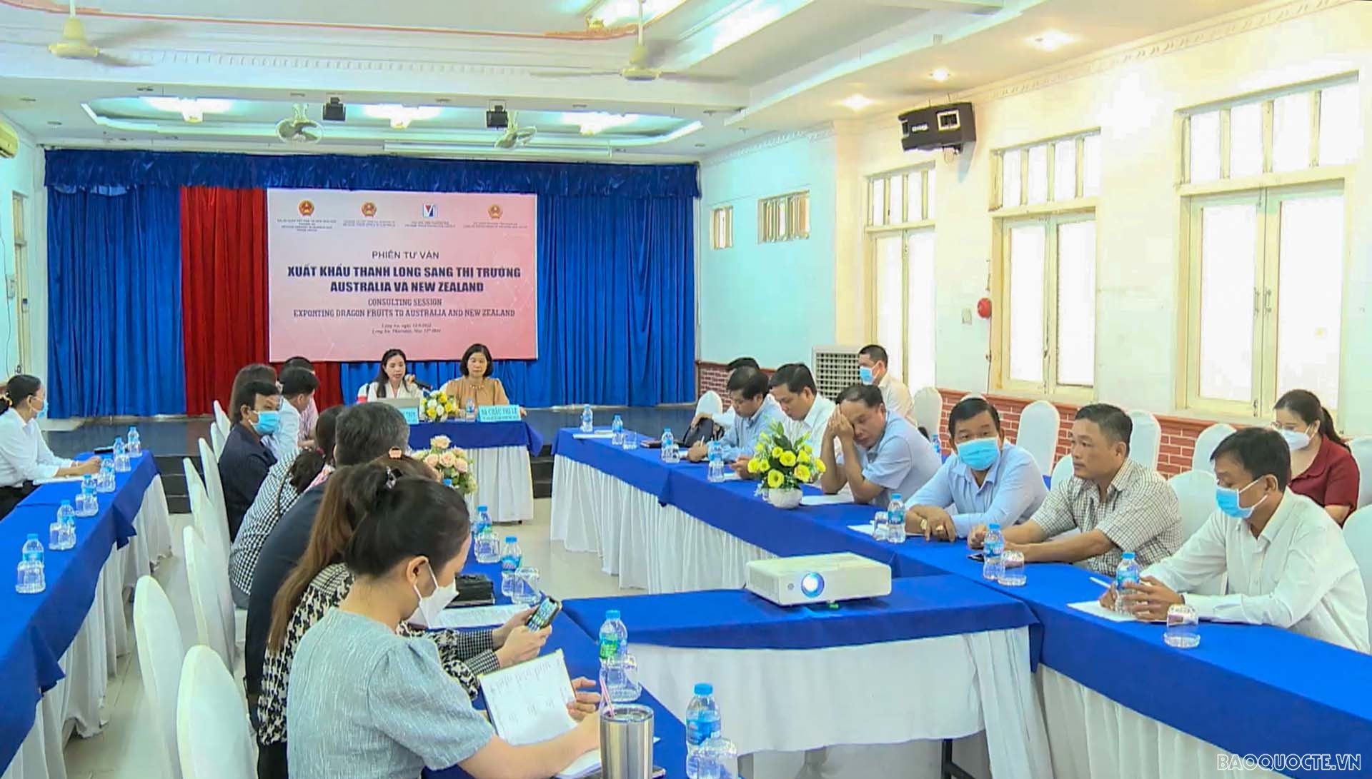 Các đại biểu tham gia Hội thảo tại đầu cầu tỉnh Long An. Các đại biểu tham gia Hội thảo tại đầu cầu tỉnh Long An.