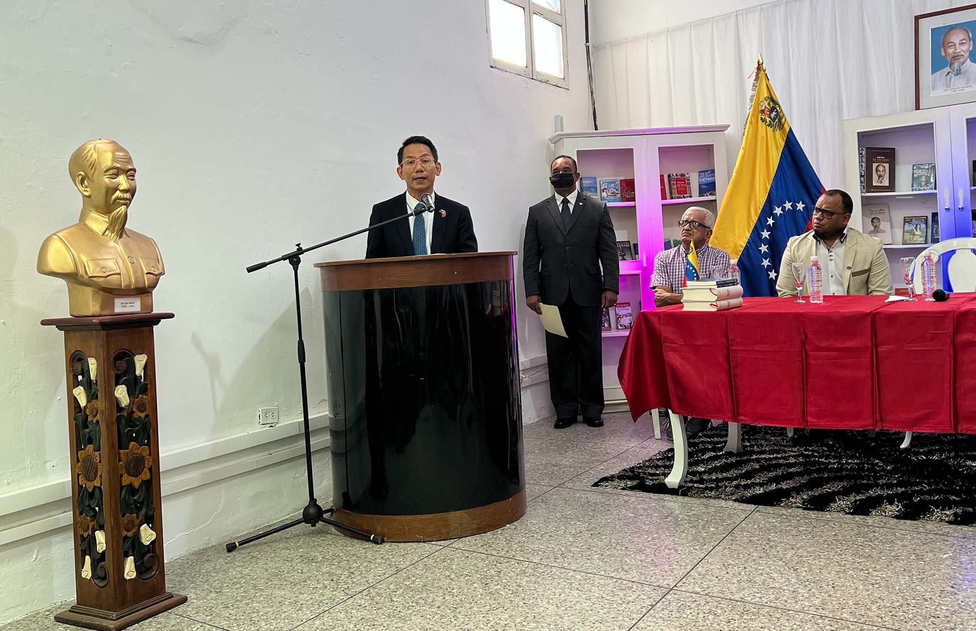 Đại sứ Lê Viết Duyên phát biểu tại sự kiện.