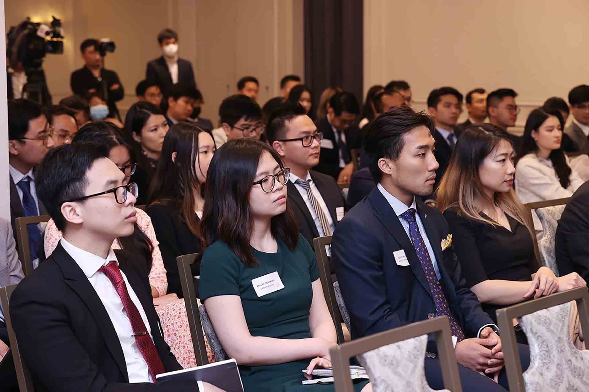 Thanh niên, sinh viên Việt Nam tại New York tham dự buổi gặp Thủ tướng Phạm Minh Chính. (Nguồn: TTXVN) Thanh niên, sinh viên Việt Nam tại New York tham dự buổi gặp Thủ tướng Phạm Minh Chính. (Nguồn: TTXVN)