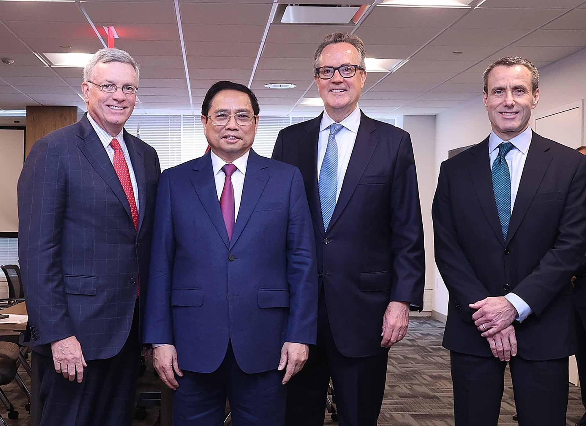 Thủ tướng Phạm Minh Chính tiếp ông Joseph Bae, Chủ tịch Quỹ đầu tư Kohlberg Kravis Roberts (KKR). (Nguồn: TTXVN)