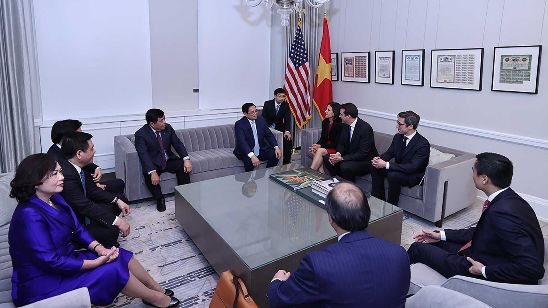 Thủ tướng Phạm Minh Chính và Ban Lãnh đạo Sở giao dịch Chứng khoán New York. (Nguồn: TTXVN) Thủ tướng Phạm Minh Chính và Ban Lãnh đạo Sở giao dịch Chứng khoán New York. (Nguồn: TTXVN)
