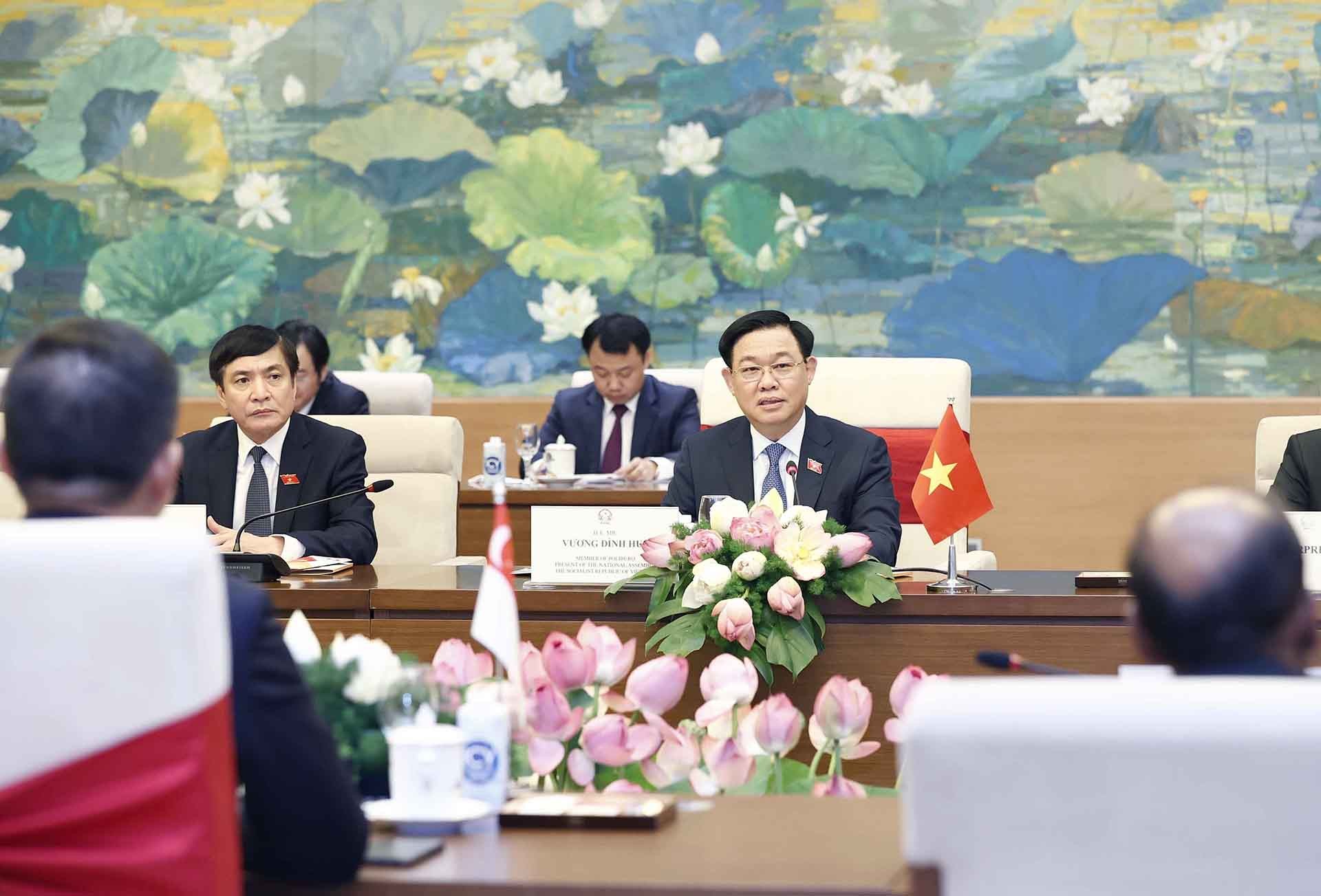 Chủ tịch Quốc hội Vương Đình Huệ hội đàm với Chủ tịch Quốc hội Singapore Tan Chuan-Jin Chủ tịch Quốc hội Vương Đình Huệ hội đàm với Chủ tịch Quốc hội Singapore Tan Chuan-Jin