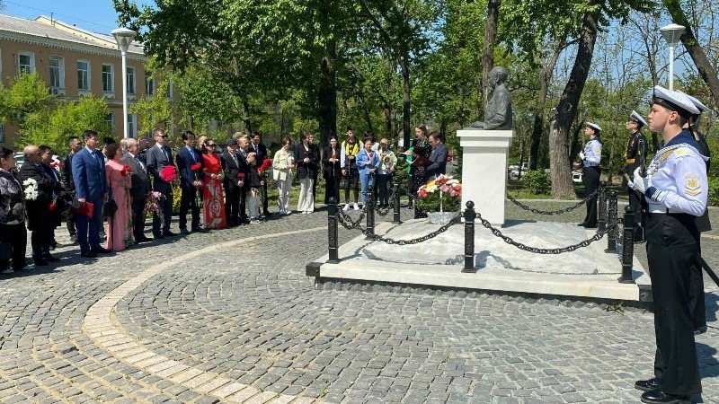 Nhiểu hoạt động tôn vinh Chủ tịch Hồ Chí Minh tại vùng Viễn Đông, Nga