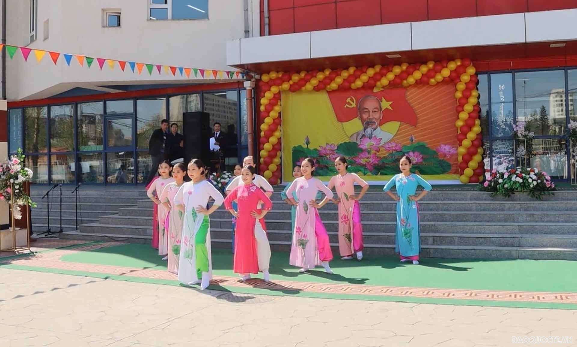 Đại sứ quán Việt Nam tại Mông Cổ kỷ niệm 132 năm ngày sinh Chủ tịch Hồ Chí Minh