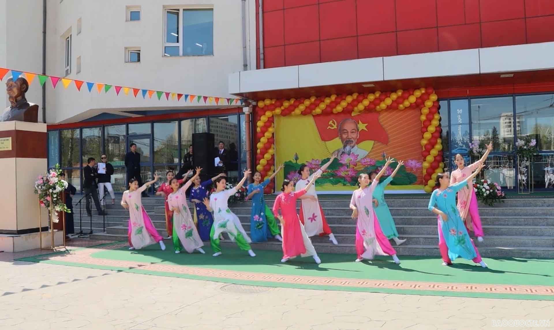 Đại sứ quán Việt Nam tại Mông Cổ kỷ niệm 132 năm ngày sinh Chủ tịch Hồ Chí Minh