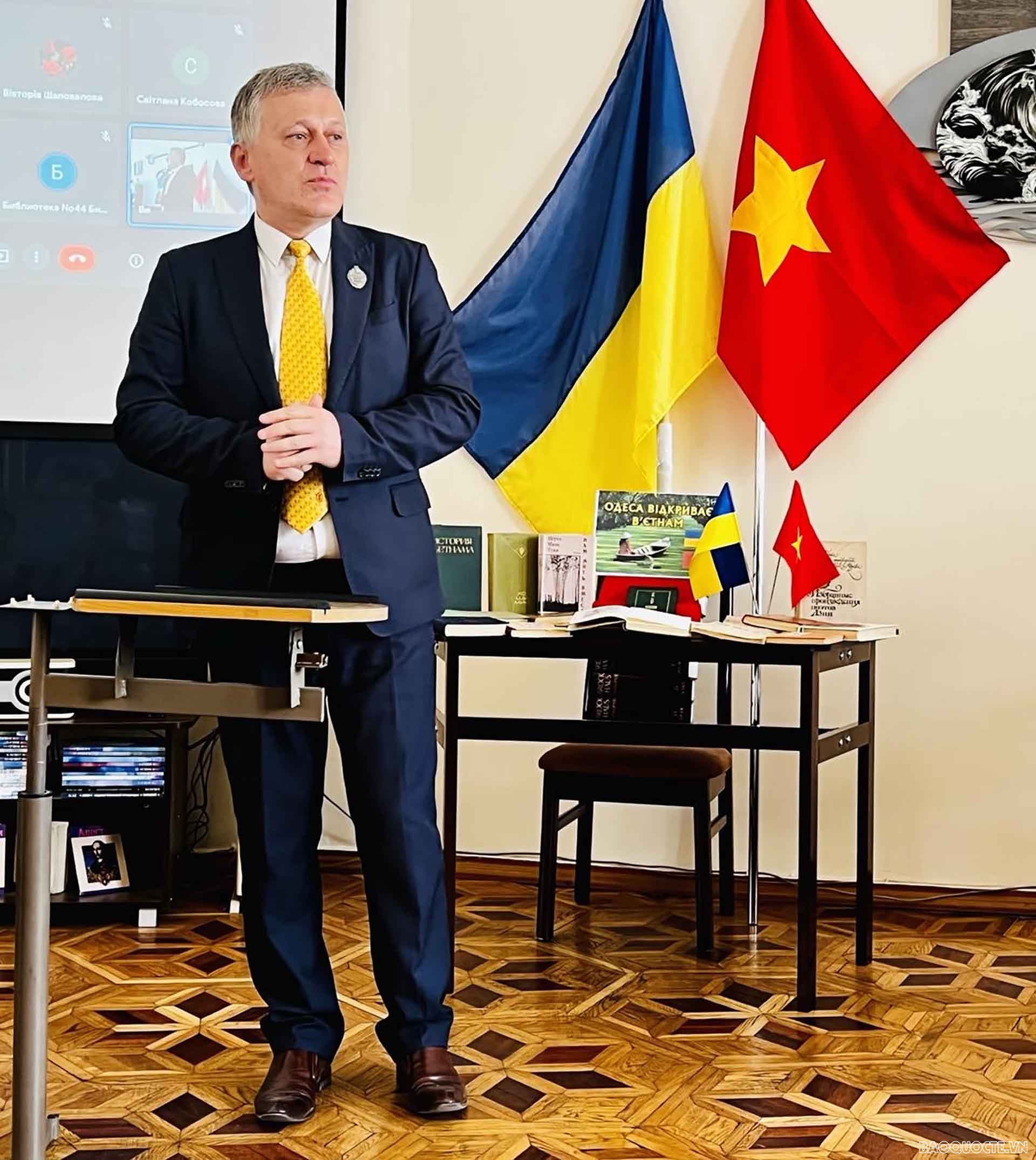 Giáo sư trường Đại học Y Odessa Ruslan Vastyanov phát biểu.