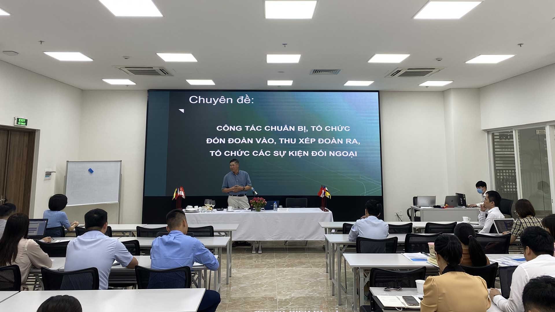 Đại sứ Đoàn Xuân Hưng với chuyên đề công tác chuẩn bị, tổ chức đón đoàn vào, thu xếp đoàn ra, tổ chức các sự kiện đối ngoại.